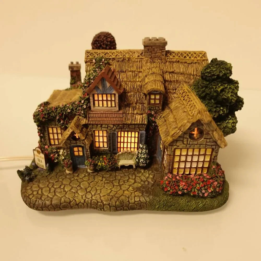 Hawthorne Village Thomas Kinkade Lamplight Tea Room 79985 with Lights and Figure